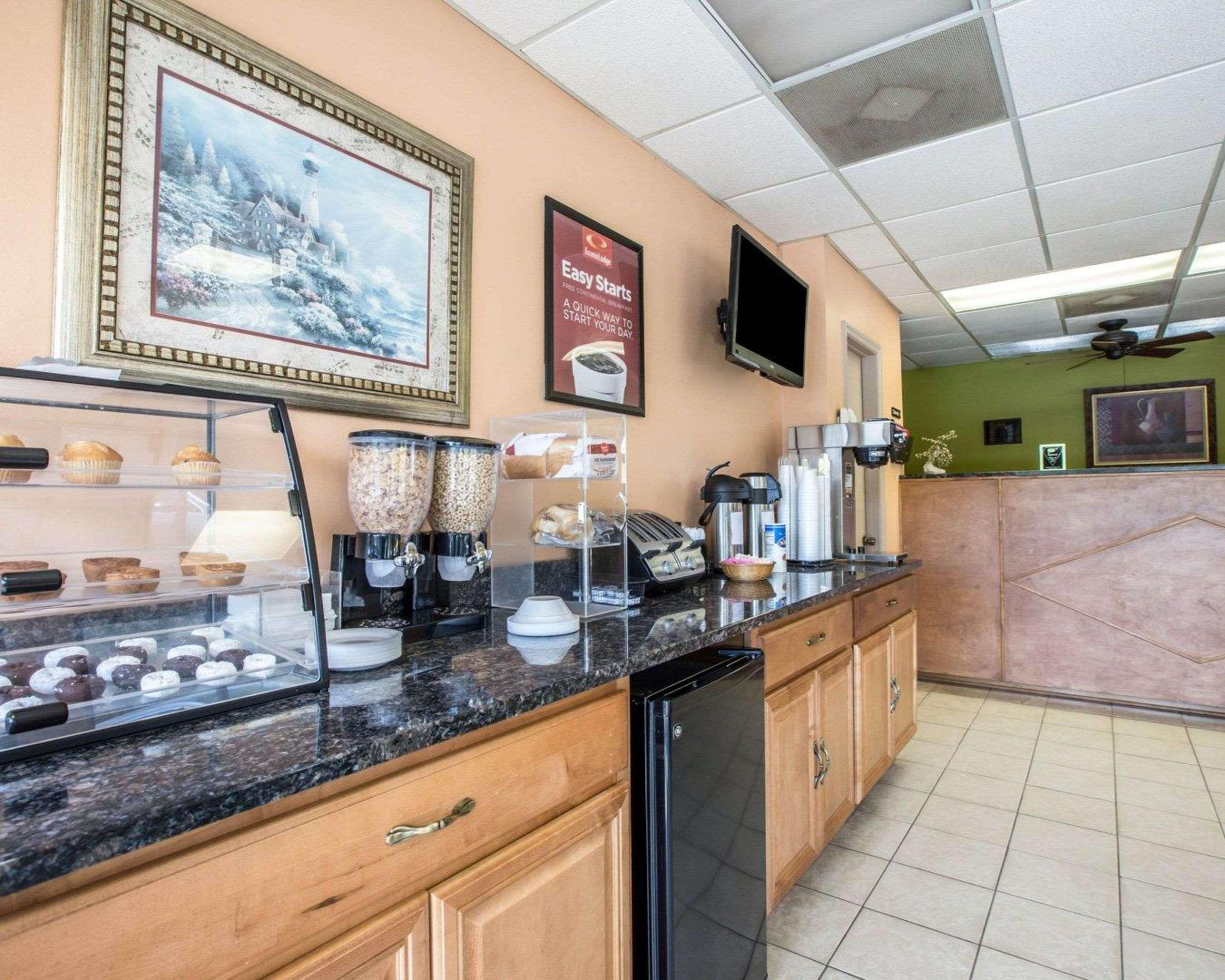 Econo Lodge Biltmore Asheville Bagian luar foto