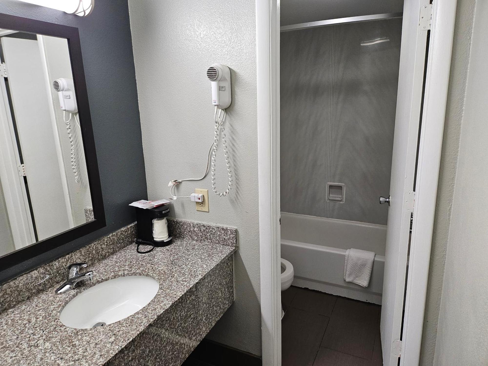 Econo Lodge Biltmore Asheville Bagian luar foto